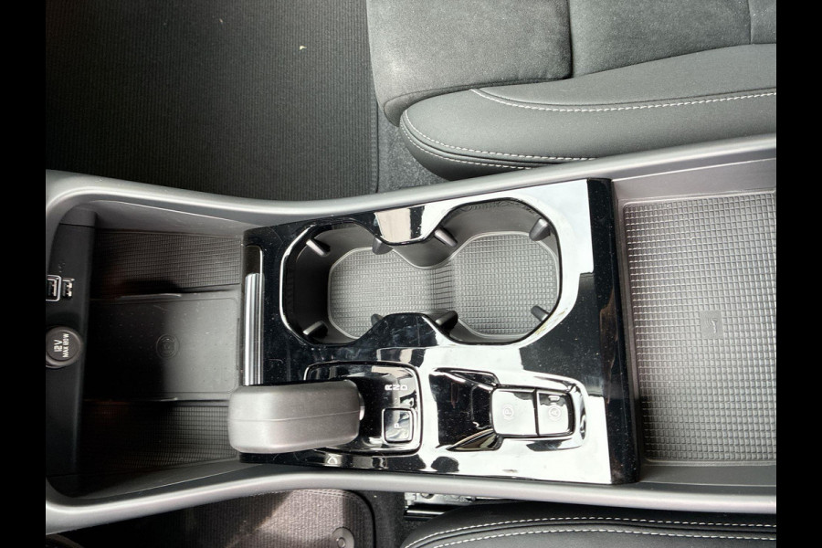 Volvo XC40 1.5 T4 Plug-in hybrid Plus Dark | Nieuwe auto | HK audio | 360° Camera | Trekhaak | Climate Pack | Pilot- Park Assist | Volvo XC40 1.5 T4 Plug-in hybrid Plus Dark | Nieuwe auto | HK audio | 360° Camera | Trekhaak | Climate Pack | Pilot- Park Assist |