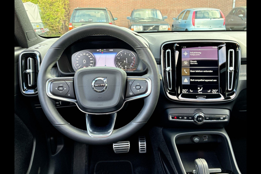 Volvo XC40 2.0 B3 R-Design | SkyRoof | Pilot Assist| Park Assist | 18" Lm-velgen | Two Tone Lak | Apple Carplay / Android Auto Volvo XC40 2.0 B3 R-Design | SkyRoof | Pilot Assist| Park Assist | 18" Lm-velgen | Two Tone Lak | Apple Carplay / Android Auto