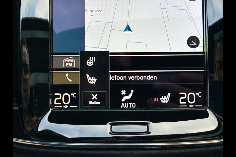 Volvo XC40 2.0 B3 R-Design | SkyRoof | Pilot Assist| Park Assist | 18" Lm-velgen | Two Tone Lak | Apple Carplay / Android Auto Volvo XC40 2.0 B3 R-Design | SkyRoof | Pilot Assist| Park Assist | 18" Lm-velgen | Two Tone Lak | Apple Carplay / Android Auto