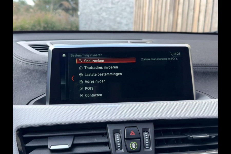 BMW X2 sDrive20i M-sport Automaat | Panoramadak | DAB | LED verlichting | 20 inch | Schakelflippers | Lederen bekleding | Stoelverwarmi BMW X2 sDrive20i M-sport Automaat | Panoramadak | DAB | LED verlichting | 20 inch | Schakelflippers | Lederen bekleding | Stoelverwarmi