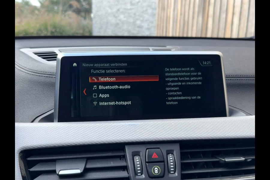 BMW X2 sDrive20i M-sport Automaat | Panoramadak | DAB | LED verlichting | 20 inch | Schakelflippers | Lederen bekleding | Stoelverwarmi BMW X2 sDrive20i M-sport Automaat | Panoramadak | DAB | LED verlichting | 20 inch | Schakelflippers | Lederen bekleding | Stoelverwarmi