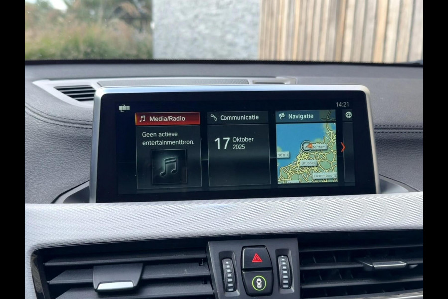 BMW X2 sDrive20i M-sport Automaat | Panoramadak | DAB | LED verlichting | 20 inch | Schakelflippers | Lederen bekleding | Stoelverwarmi BMW X2 sDrive20i M-sport Automaat | Panoramadak | DAB | LED verlichting | 20 inch | Schakelflippers | Lederen bekleding | Stoelverwarmi