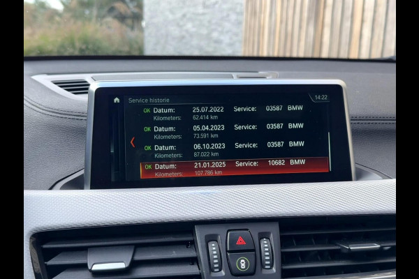 BMW X2 sDrive20i M-sport Automaat | Panoramadak | DAB | LED verlichting | 20 inch | Schakelflippers | Lederen bekleding | Stoelverwarmi BMW X2 sDrive20i M-sport Automaat | Panoramadak | DAB | LED verlichting | 20 inch | Schakelflippers | Lederen bekleding | Stoelverwarmi