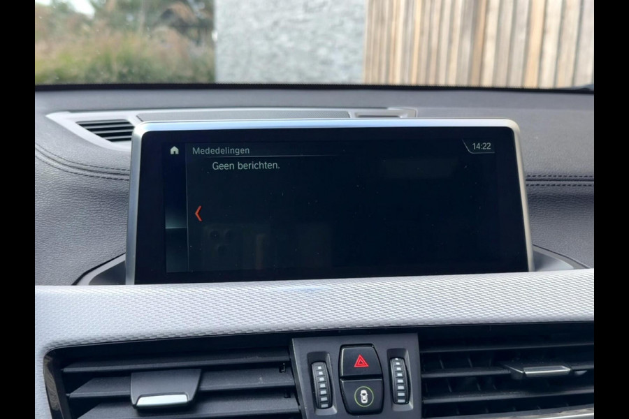 BMW X2 sDrive20i M-sport Automaat | Panoramadak | DAB | LED verlichting | 20 inch | Schakelflippers | Lederen bekleding | Stoelverwarmi BMW X2 sDrive20i M-sport Automaat | Panoramadak | DAB | LED verlichting | 20 inch | Schakelflippers | Lederen bekleding | Stoelverwarmi