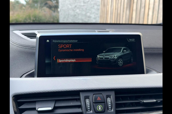 BMW X2 sDrive20i M-sport Automaat | Panoramadak | DAB | LED verlichting | 20 inch | Schakelflippers | Lederen bekleding | Stoelverwarmi BMW X2 sDrive20i M-sport Automaat | Panoramadak | DAB | LED verlichting | 20 inch | Schakelflippers | Lederen bekleding | Stoelverwarmi