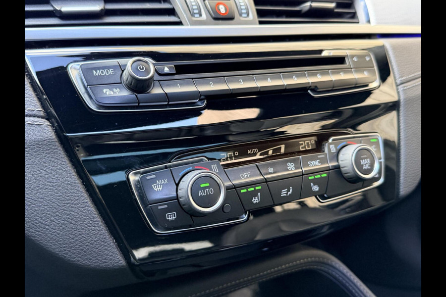 BMW X2 sDrive20i M-sport Automaat | Panoramadak | DAB | LED verlichting | 20 inch | Schakelflippers | Lederen bekleding | Stoelverwarmi BMW X2 sDrive20i M-sport Automaat | Panoramadak | DAB | LED verlichting | 20 inch | Schakelflippers | Lederen bekleding | Stoelverwarmi