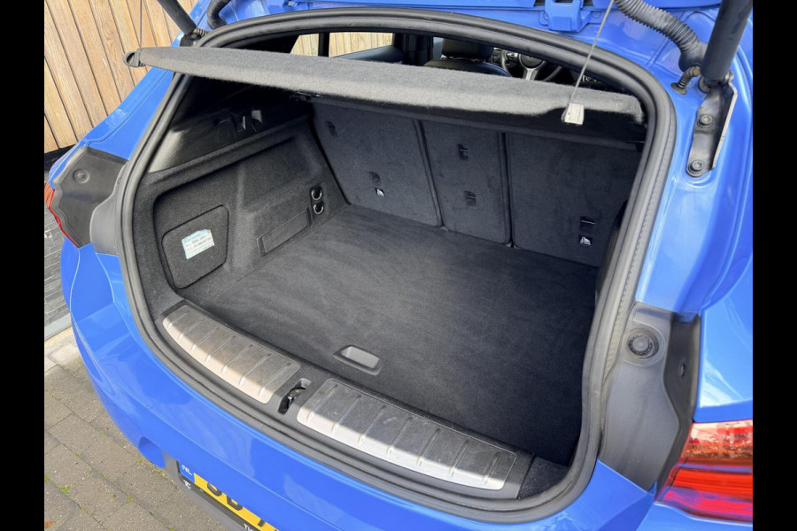 BMW X2 sDrive20i M-sport Automaat | Panoramadak | DAB | LED verlichting | 20 inch | Schakelflippers | Lederen bekleding | Stoelverwarmi BMW X2 sDrive20i M-sport Automaat | Panoramadak | DAB | LED verlichting | 20 inch | Schakelflippers | Lederen bekleding | Stoelverwarmi