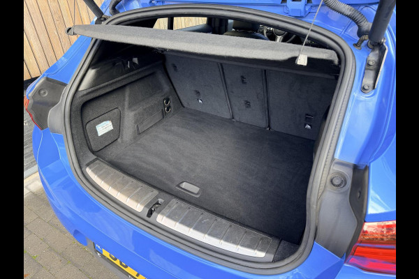 BMW X2 sDrive20i M-sport Automaat | Panoramadak | DAB | LED verlichting | 20 inch | Schakelflippers | Lederen bekleding | Stoelverwarmi BMW X2 sDrive20i M-sport Automaat | Panoramadak | DAB | LED verlichting | 20 inch | Schakelflippers | Lederen bekleding | Stoelverwarmi
