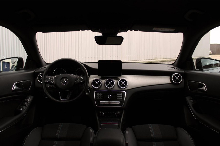 Mercedes-Benz CLA-Klasse Shooting Brake CLA 200 Aut. Night Star Carplay, Camera, Sfeerverl.