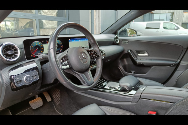Mercedes-Benz A-Klasse 200 Business Solution Plus Upgrade | Wide Screen | Navi | Stoelverw. | LED/Xenon | Camera |