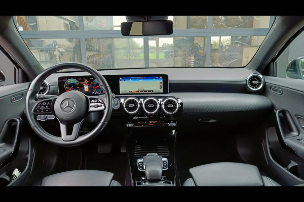 Mercedes-Benz A-Klasse 200 Business Solution Plus Upgrade | Wide Screen | Navi | Stoelverw. | LED/Xenon | Camera |