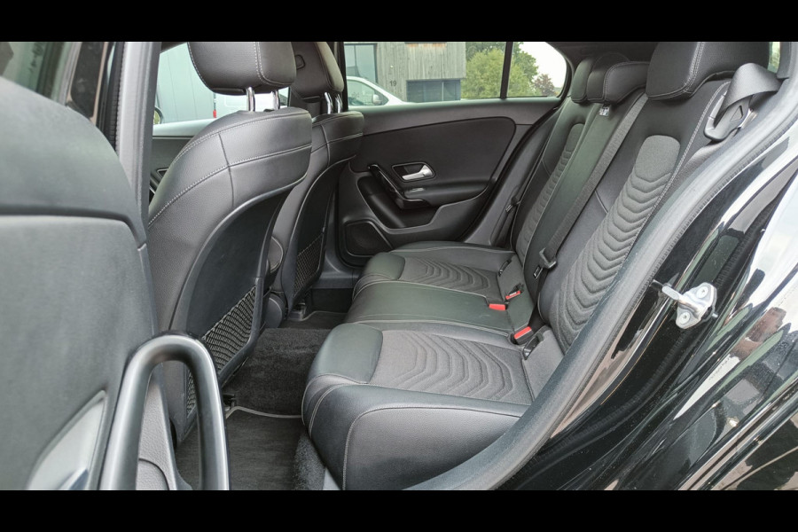 Mercedes-Benz A-Klasse 200 Business Solution Plus Upgrade | Wide Screen | Navi | Stoelverw. | LED/Xenon | Camera |