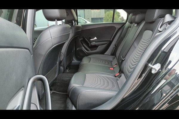 Mercedes-Benz A-Klasse 200 Business Solution Plus Upgrade | Wide Screen | Navi | Stoelverw. | LED/Xenon | Camera |