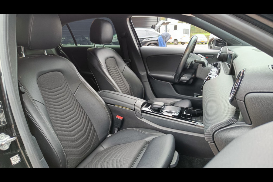 Mercedes-Benz A-Klasse 200 Business Solution Plus Upgrade | Wide Screen | Navi | Stoelverw. | LED/Xenon | Camera |