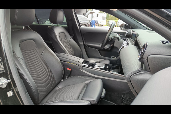 Mercedes-Benz A-Klasse 200 Business Solution Plus Upgrade | Wide Screen | Navi | Stoelverw. | LED/Xenon | Camera |