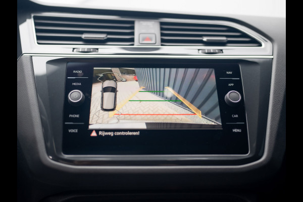 Volkswagen Tiguan 1.5 TSI R-Line Black Style | Panodak | Elk. A-klep | IQ Light | Camera | Prijs Rijklaar!! Volkswagen Tiguan 1.5 TSI R-Line Black Style | Panodak | Elk. A-klep | IQ Light | Camera | Prijs Rijklaar!!