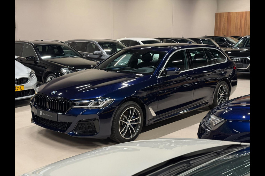 BMW 5 Serie Touring 530e 292PK M Pakket, Laser Led, Pano, Camera, Alcantara, Ambiënte Light, Hud, PDC, Dealer Onderhoud