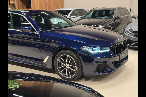 BMW 5 Serie Touring 530e 292PK M Pakket, Laser Led, Pano, Camera, Alcantara, Ambiënte Light, Hud, PDC, Dealer Onderhoud