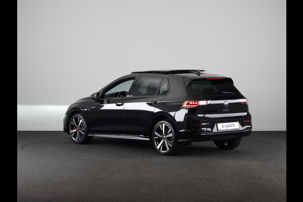 Volkswagen Golf 1.5 eHybrid GTE 272 pk Automaat (DSG) | Private lease vanaf € 782,- pm | Sportpakket | Panoramadak | Lederen bekleding | Elektr. trekhaak | Parkeersensoren | Blackstyle | Stoelverwarming |