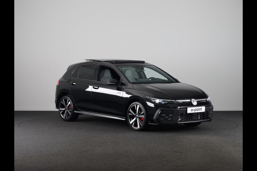 Volkswagen Golf 1.5 eHybrid GTE 272 pk Automaat (DSG) | Private lease vanaf € 782,- pm | Sportpakket | Panoramadak | Lederen bekleding | Elektr. trekhaak | Parkeersensoren | Blackstyle | Stoelverwarming |