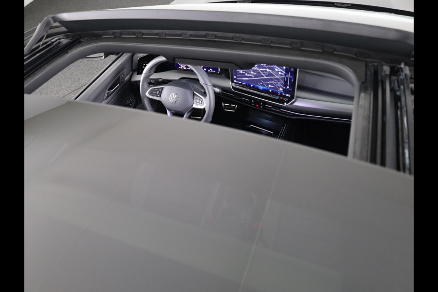 Volkswagen Golf 1.5 eHybrid GTE 272 pk Automaat (DSG) | Private lease vanaf € 782,- pm | Sportpakket | Panoramadak | Lederen bekleding | Elektr. trekhaak | Parkeersensoren | Blackstyle | Stoelverwarming |