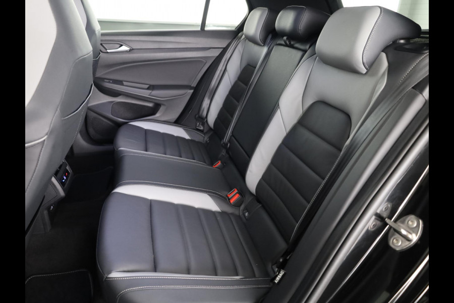 Volkswagen Golf 1.5 eHybrid GTE 272 pk Automaat (DSG) | Private lease vanaf € 782,- pm | Sportpakket | Panoramadak | Lederen bekleding | Elektr. trekhaak | Parkeersensoren | Blackstyle | Stoelverwarming |