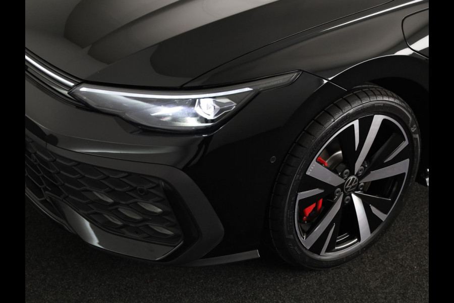 Volkswagen Golf 1.5 eHybrid GTE 272 pk Automaat (DSG) | Private lease vanaf € 782,- pm | Sportpakket | Panoramadak | Lederen bekleding | Elektr. trekhaak | Parkeersensoren | Blackstyle | Stoelverwarming |