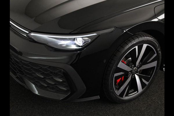 Volkswagen Golf 1.5 eHybrid GTE 272 pk Automaat (DSG) | Private lease vanaf € 782,- pm | Sportpakket | Panoramadak | Lederen bekleding | Elektr. trekhaak | Parkeersensoren | Blackstyle | Stoelverwarming |