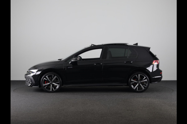 Volkswagen Golf 1.5 eHybrid GTE 272 pk Automaat (DSG) | Private lease vanaf € 782,- pm | Sportpakket | Panoramadak | Lederen bekleding | Elektr. trekhaak | Parkeersensoren | Blackstyle | Stoelverwarming |