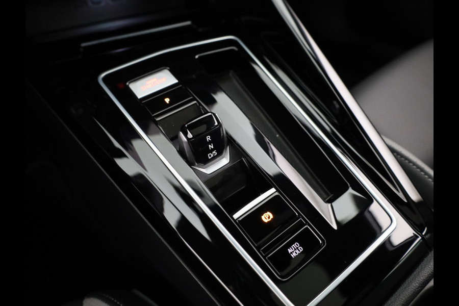 Volkswagen Golf 1.5 eHybrid GTE 272 pk Automaat (DSG) | Private lease vanaf € 782,- pm | Sportpakket | Panoramadak | Lederen bekleding | Elektr. trekhaak | Parkeersensoren | Blackstyle | Stoelverwarming |