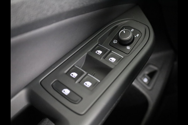 Volkswagen Golf 1.5 eHybrid GTE 272 pk Automaat (DSG) | Private lease vanaf € 782,- pm | Sportpakket | Panoramadak | Lederen bekleding | Elektr. trekhaak | Parkeersensoren | Blackstyle | Stoelverwarming |