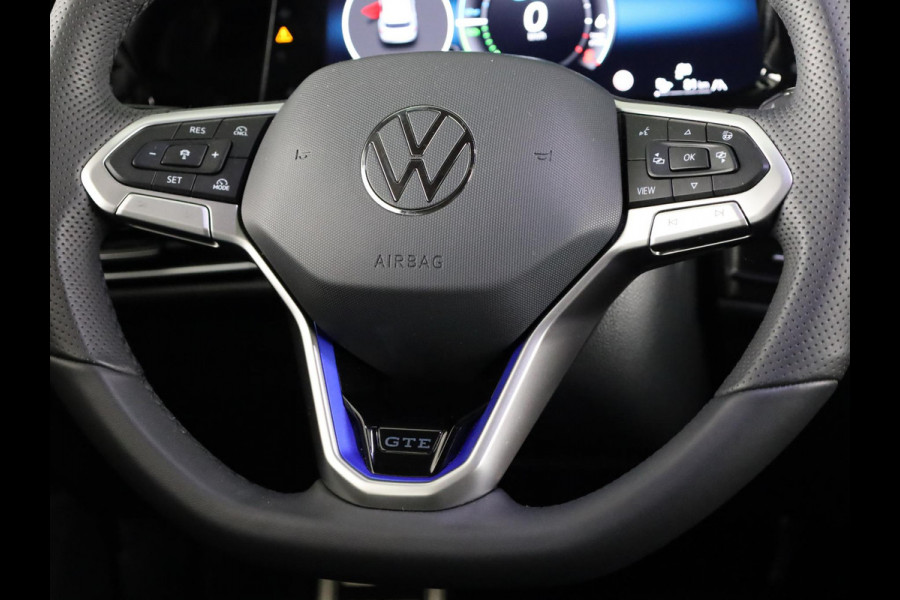 Volkswagen Golf 1.5 eHybrid GTE 272 pk Automaat (DSG) | Private lease vanaf € 782,- pm | Sportpakket | Panoramadak | Lederen bekleding | Elektr. trekhaak | Parkeersensoren | Blackstyle | Stoelverwarming |