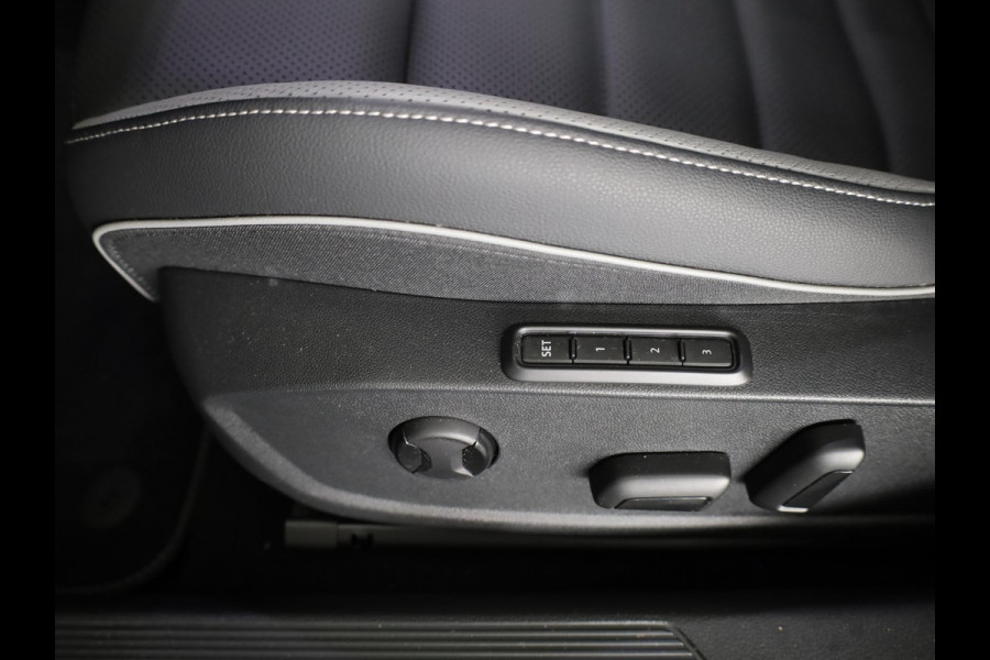 Volkswagen Golf 1.5 eHybrid GTE 272 pk Automaat (DSG) | Private lease vanaf € 782,- pm | Sportpakket | Panoramadak | Lederen bekleding | Elektr. trekhaak | Parkeersensoren | Blackstyle | Stoelverwarming |