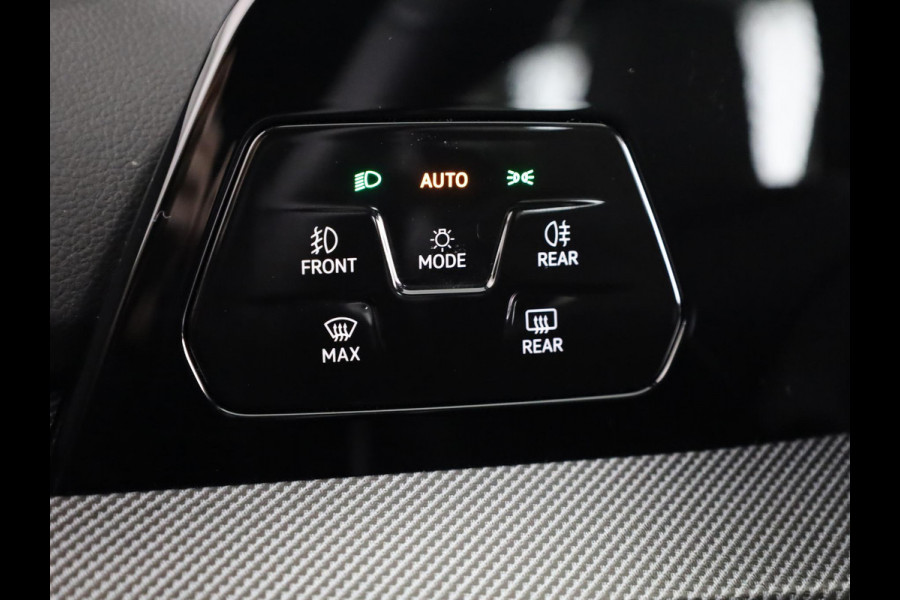 Volkswagen Golf 1.5 eHybrid GTE 272 pk Automaat (DSG) | Private lease vanaf € 782,- pm | Sportpakket | Panoramadak | Lederen bekleding | Elektr. trekhaak | Parkeersensoren | Blackstyle | Stoelverwarming |