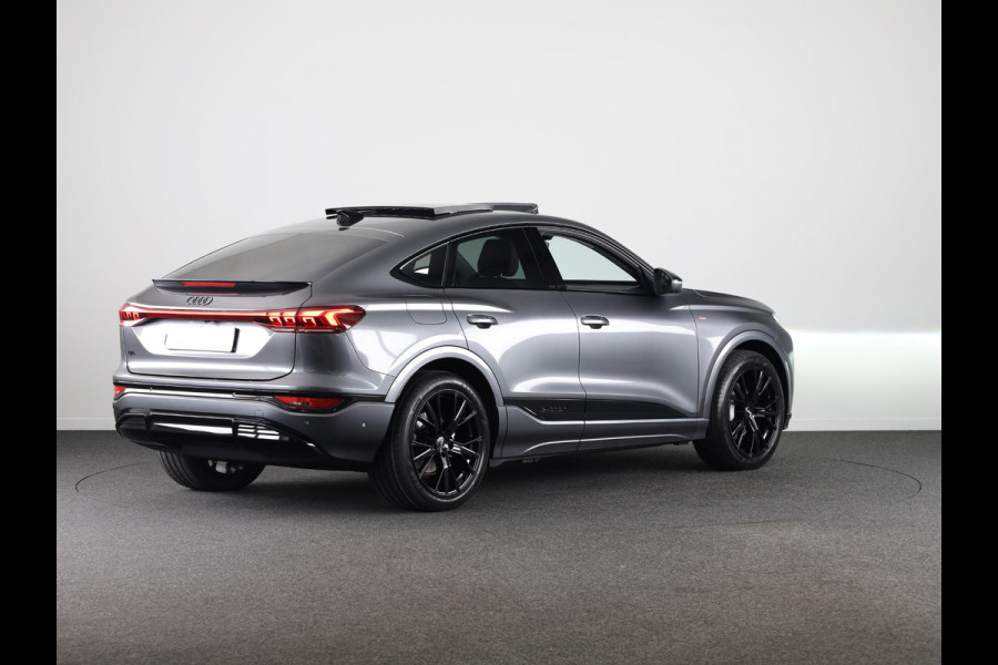 Audi Q6 Sportback e-tron Advanced edition 83 kWh 252pk | Panoramadak | Lederen bekleding | Luchtvering | 21 inch Lichtmetalen velgen Audi Q6 Sportback e-tron Advanced edition 83 kWh 252pk | Panoramadak | Lederen bekleding | Luchtvering | 21 inch Lichtmetalen velgen