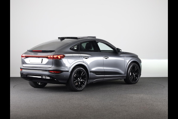 Audi Q6 Sportback e-tron Advanced edition 83 kWh 252pk | Panoramadak | Lederen bekleding | Luchtvering | 21 inch Lichtmetalen velgen Audi Q6 Sportback e-tron Advanced edition 83 kWh 252pk | Panoramadak | Lederen bekleding | Luchtvering | 21 inch Lichtmetalen velgen