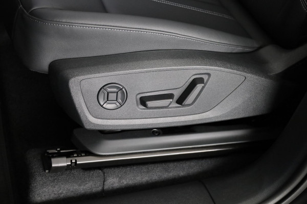Audi Q6 Sportback e-tron Advanced edition 83 kWh 252pk | Panoramadak | Lederen bekleding | Luchtvering | 21 inch Lichtmetalen velgen Audi Q6 Sportback e-tron Advanced edition 83 kWh 252pk | Panoramadak | Lederen bekleding | Luchtvering | 21 inch Lichtmetalen velgen