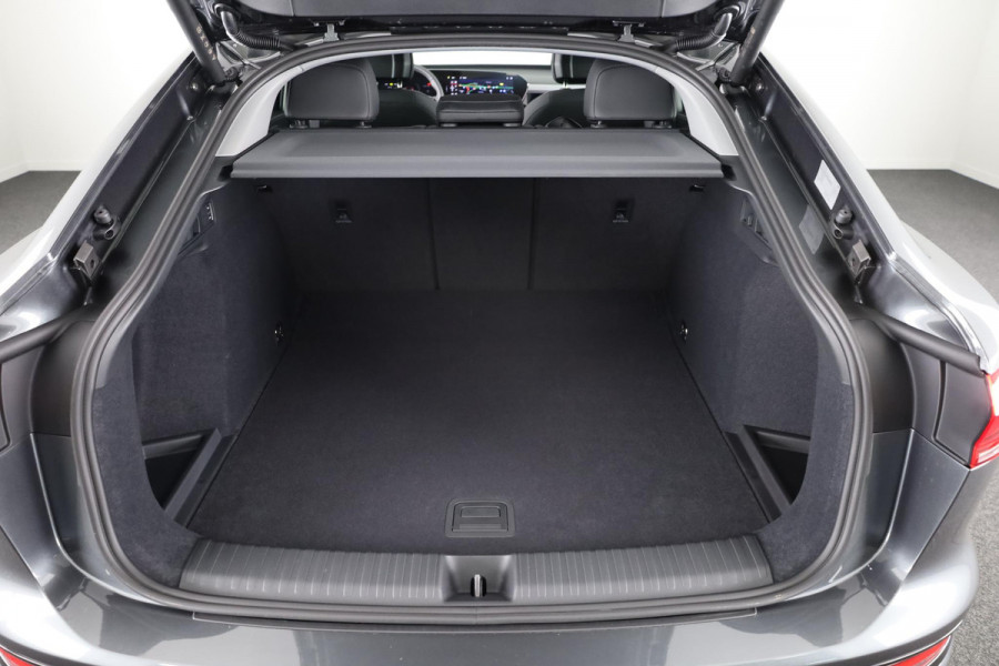 Audi Q6 Sportback e-tron Advanced edition 83 kWh 252pk | Panoramadak | Lederen bekleding | Luchtvering | 21 inch Lichtmetalen velgen Audi Q6 Sportback e-tron Advanced edition 83 kWh 252pk | Panoramadak | Lederen bekleding | Luchtvering | 21 inch Lichtmetalen velgen