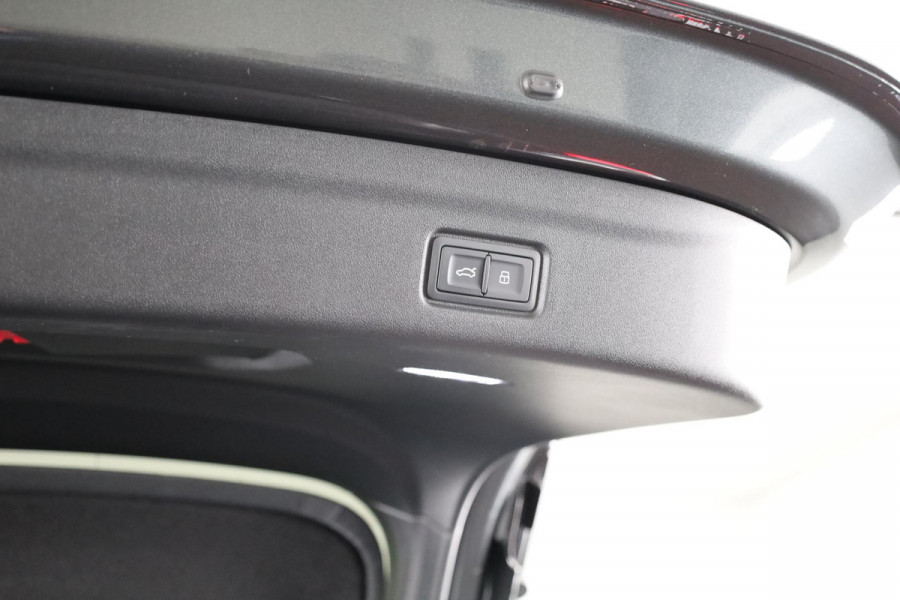 Audi Q6 Sportback e-tron Advanced edition 83 kWh 252pk | Panoramadak | Lederen bekleding | Luchtvering | 21 inch Lichtmetalen velgen Audi Q6 Sportback e-tron Advanced edition 83 kWh 252pk | Panoramadak | Lederen bekleding | Luchtvering | 21 inch Lichtmetalen velgen