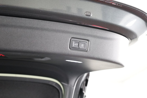 Audi Q6 Sportback e-tron Advanced edition 83 kWh 252pk | Panoramadak | Lederen bekleding | Luchtvering | 21 inch Lichtmetalen velgen Audi Q6 Sportback e-tron Advanced edition 83 kWh 252pk | Panoramadak | Lederen bekleding | Luchtvering | 21 inch Lichtmetalen velgen