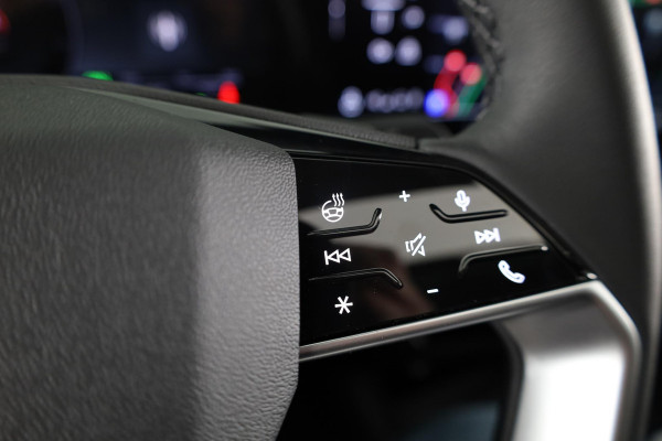 Audi Q6 Sportback e-tron Advanced edition 83 kWh 252pk | Panoramadak | Lederen bekleding | Luchtvering | 21 inch Lichtmetalen velgen Audi Q6 Sportback e-tron Advanced edition 83 kWh 252pk | Panoramadak | Lederen bekleding | Luchtvering | 21 inch Lichtmetalen velgen