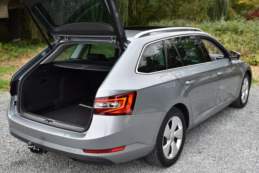 Škoda Superb Combi TSI ACT 150PK DSG AMBITION BUSINESS TREKHAAK/NAVI/PANORAMADAK