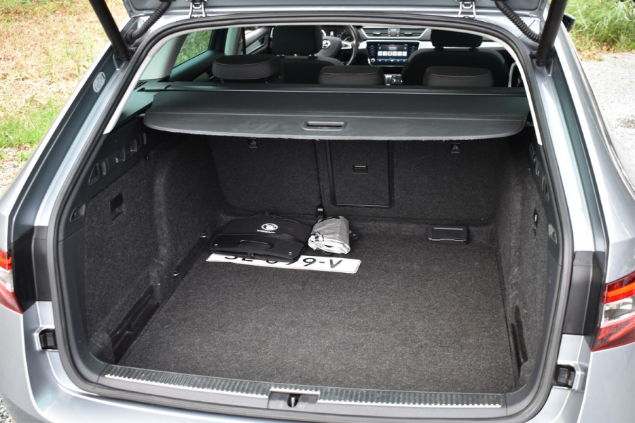 Škoda Superb Combi TSI ACT 150PK DSG AMBITION BUSINESS TREKHAAK/NAVI/PANORAMADAK