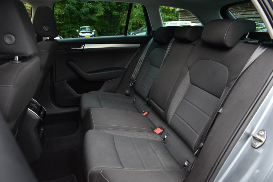 Škoda Superb Combi TSI ACT 150PK DSG AMBITION BUSINESS TREKHAAK/NAVI/PANORAMADAK