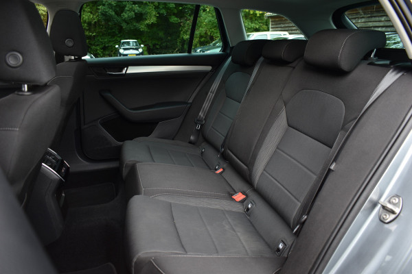 Škoda Superb Combi TSI ACT 150PK DSG AMBITION BUSINESS TREKHAAK/NAVI/PANORAMADAK