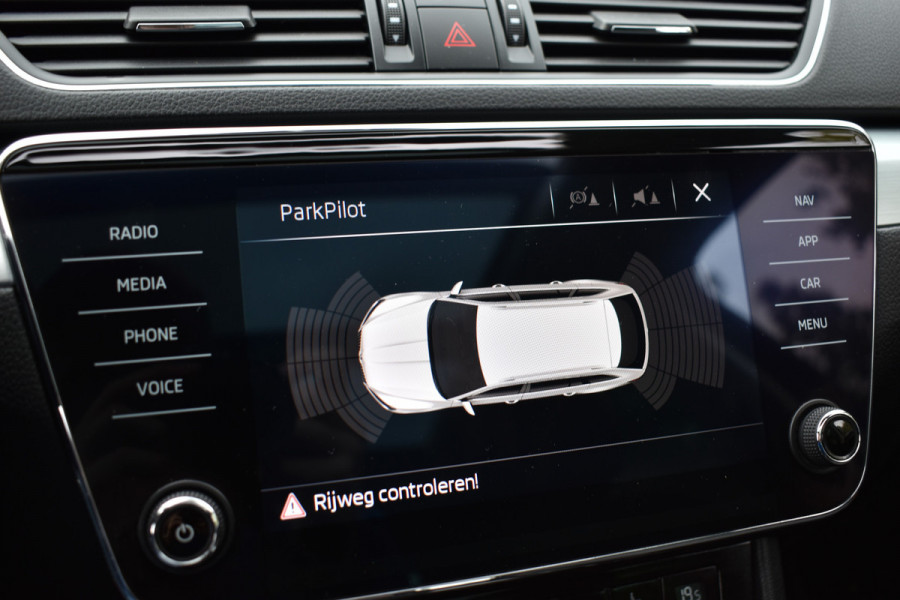 Škoda Superb Combi TSI ACT 150PK DSG AMBITION BUSINESS TREKHAAK/NAVI/PANORAMADAK