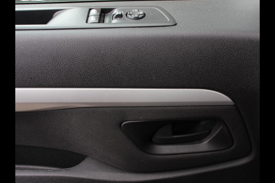 Opel Vivaro-e L3 75 kWh Automaat 6-Persoons Dubbele Cabine Lang | Navigatie | Airco | 2 x Schuifdeur | Lichtmetalen velgen| Cruise Control | Side Bars | Bumpers in kleur Opel Vivaro-e L3 75 kWh Automaat 6-Persoons Dubbele Cabine Lang | Navigatie | Airco | 2 x Schuifdeur | Lichtmetalen velgen| Cruise Control | Side Bars | Bumpers in kleur