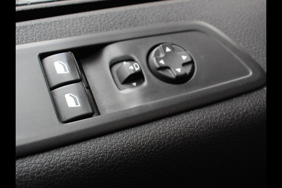 Opel Vivaro-e L3 75 kWh Automaat 6-Persoons Dubbele Cabine Lang | Navigatie | Airco | 2 x Schuifdeur | Lichtmetalen velgen| Cruise Control | Side Bars | Bumpers in kleur Opel Vivaro-e L3 75 kWh Automaat 6-Persoons Dubbele Cabine Lang | Navigatie | Airco | 2 x Schuifdeur | Lichtmetalen velgen| Cruise Control | Side Bars | Bumpers in kleur