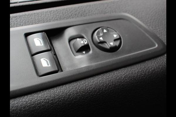 Opel Vivaro-e L3 75 kWh Automaat 6-Persoons Dubbele Cabine Lang | Navigatie | Airco | 2 x Schuifdeur | Lichtmetalen velgen| Cruise Control | Side Bars | Bumpers in kleur Opel Vivaro-e L3 75 kWh Automaat 6-Persoons Dubbele Cabine Lang | Navigatie | Airco | 2 x Schuifdeur | Lichtmetalen velgen| Cruise Control | Side Bars | Bumpers in kleur