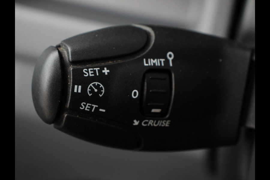 Opel Vivaro-e L3 75 kWh Automaat 6-Persoons Dubbele Cabine Lang | Navigatie | Airco | 2 x Schuifdeur | Lichtmetalen velgen| Cruise Control | Side Bars | Bumpers in kleur Opel Vivaro-e L3 75 kWh Automaat 6-Persoons Dubbele Cabine Lang | Navigatie | Airco | 2 x Schuifdeur | Lichtmetalen velgen| Cruise Control | Side Bars | Bumpers in kleur